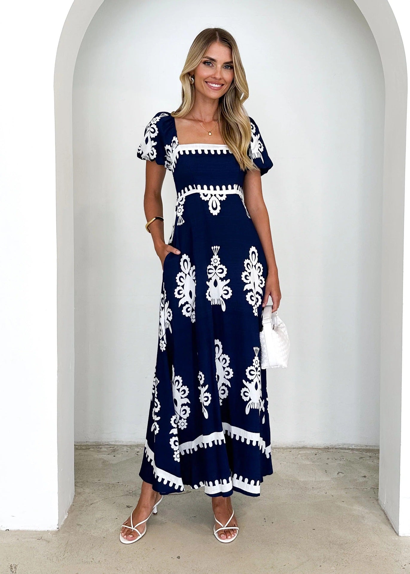 Robe brodée pour femme