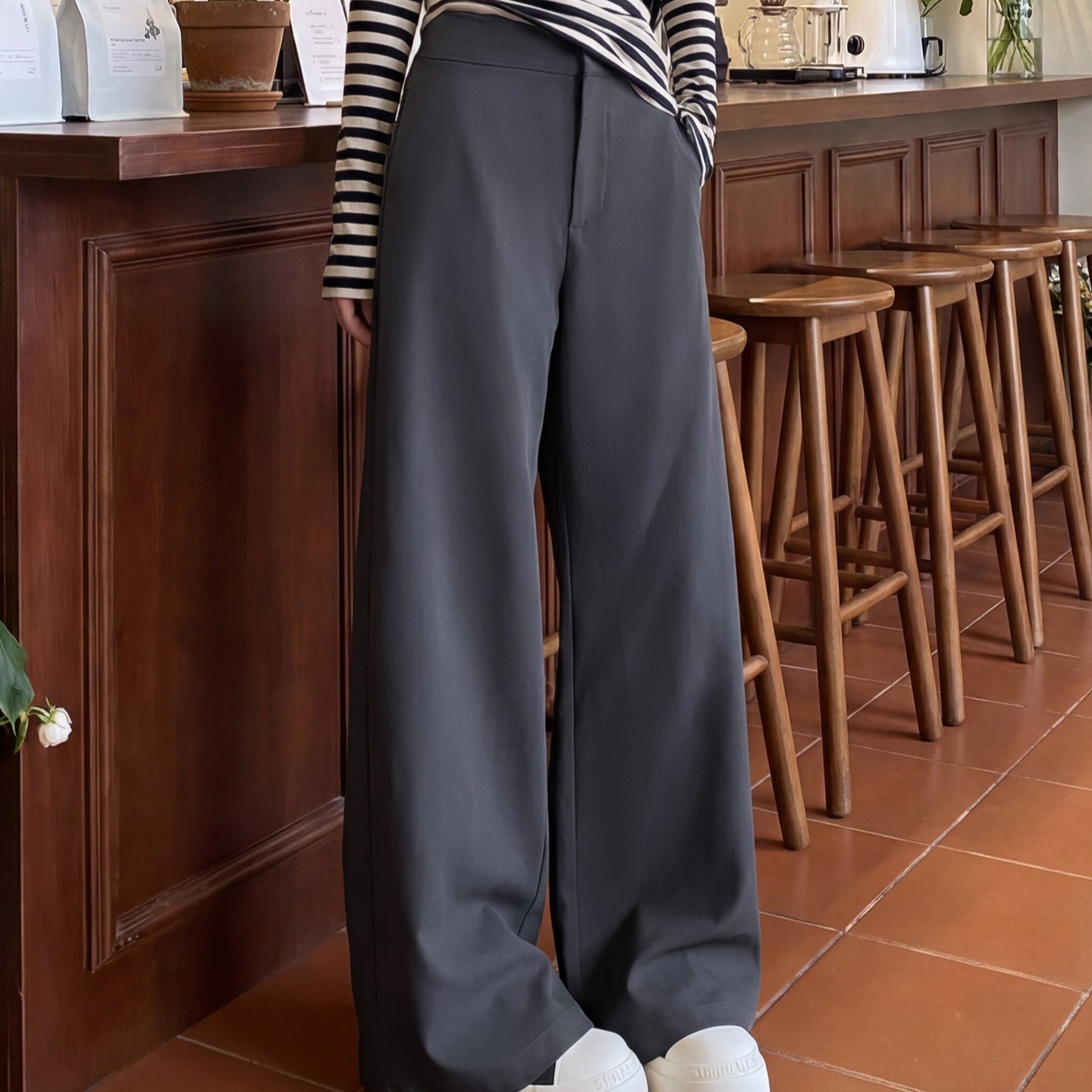 Pantalon large coupe slim silhouette printemps